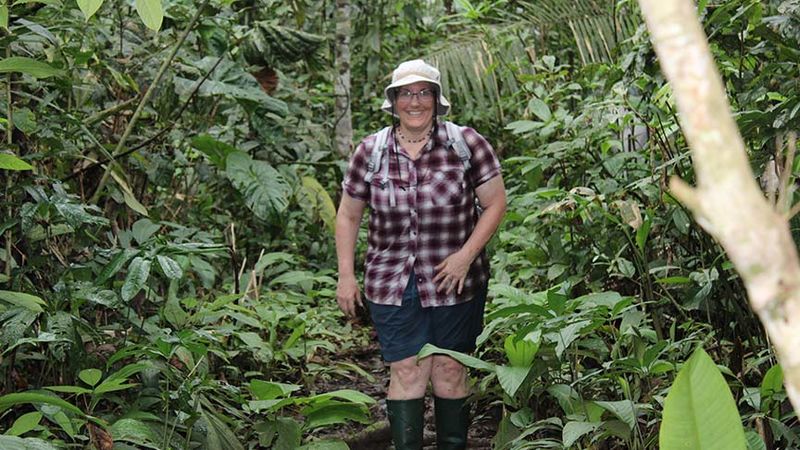 Luciana Caporaletti standing among plants in the Amazon.