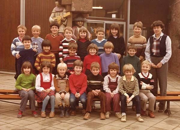 Frouke de Quillettes with her class of fourth-graders in the Netherlands