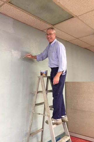 Chancellor Davis Leading The United Way Day of Caring