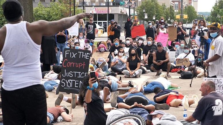 An image of protesters in the streets during a Black Lives Matter protest.