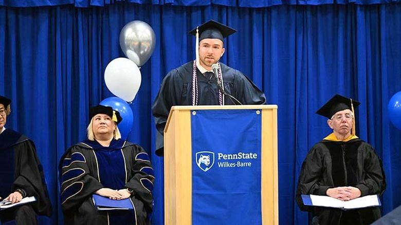 Will Beekman speaks at commencement