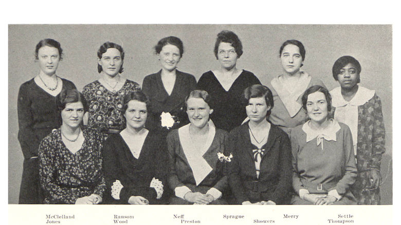 Mildred Settle posing for a yearbook photo with the other members of the Ellen H. Richard's Club in 1932