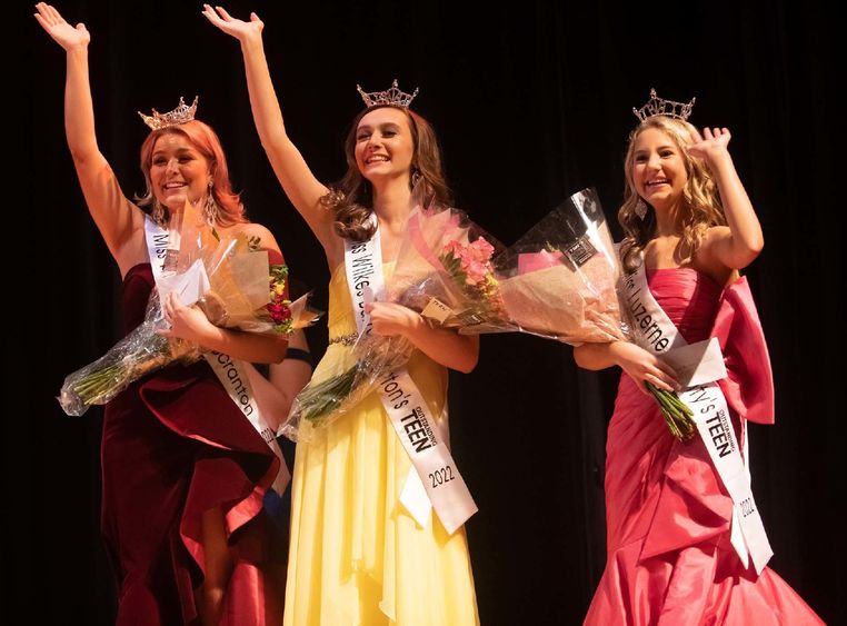 Victoria Vespico, Hannah Fox and Lizzie Shacklett